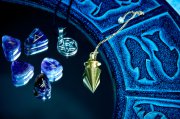 DIE RUNE - URUZ Foto: © starblue @ Fotolia DIE RUNE - URUZ Foto: © starblue @ Fotolia
