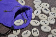 Die magische Kraft der Runen Foto: © Fotosasch @ Fotolia Die magische Kraft der Runen Foto: © Fotosasch @ Fotolia