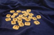 DIE RUNE - THURISAZ Foto: © issalina @ Fotolia DIE RUNE - THURISAZ Foto: © issalina @ Fotolia