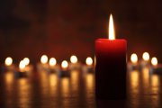 Rote Kerzen Rituale Foto: © Bernd S. @ Fotolia Rote Kerzen Rituale Foto: © Bernd S. @ Fotolia
