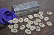 Runenalphabet Foto: © Fotosasch @ Fotolia Runenalphabet Foto: © Fotosasch @ Fotolia