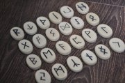 Runenmagie Foto: © Fotosasch @ Fotolia Runenmagie Foto: © Fotosasch @ Fotolia