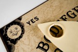 Ouija-Brett Foto: © nutech21 @ Fotolia Ouija-Brett Foto: © nutech21 @ Fotolia