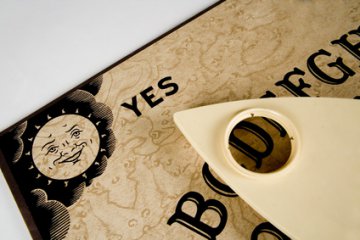 Ouija-Brett - lass die Geister sprechen Foto: © nutech21 @ Fotolia