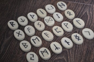 Runen - Wahrsagen mal anders Foto: © Fotosasch @ Fotolia
