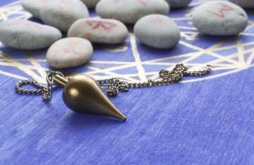 Pendeln: Antworten einfach und schnell erhalten Pendeln: Antworten einfach und schnell erhalten Foto: © Sonja Birkelbach @ Fotolia