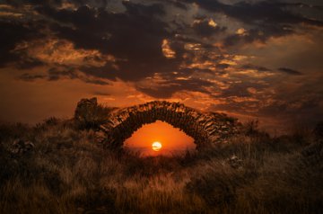 Himmel oder Hölle als Ort der Wiedergeburt? Himmel oder Hölle als Ort der Wiedergeburt? Foto: © Sondem @ Fotolia