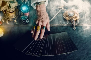 Teil 4 der Kleinen Arkana im Crowley Tarot  Foto: &copy;  WICHAI WONGJONGJAIHAN @ shutterstock