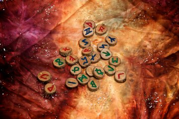 Rune 3 im Futhark - Thurisaz Foto: © Stephen Orsillo @ shutterstock