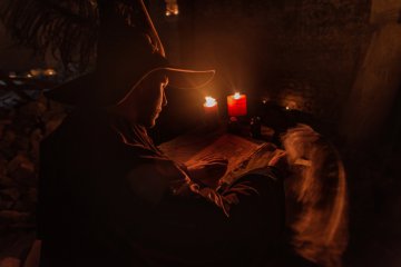 Prophezeiungen Nostradamus 2021 - was hat der Prophet fr dieses Jahr vorhergesagt? Foto: © Gorgev @ shutterstock