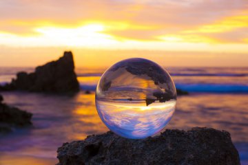 Der Blick in die Zukunft - Was die Kristallkugel uns verrt  Foto: ©  Rick Partington @ shutterstock