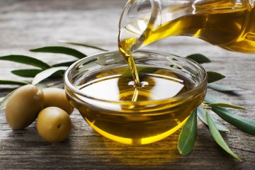 Den bsen Blick mit Olivenl vertreiben Foto: © Dusan_Zidarjpeg @ AdobeStock