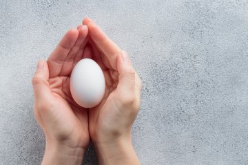 Negative Energien, Flche und Fluch bannen mit dem Ritual der Ei-Reinigung Foto: © Alena Matrosova.jpeg @ AdobeStock