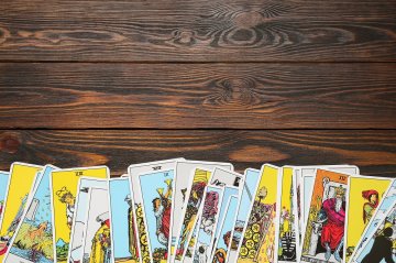 Tarot-Karten Bedeutungen - Kleine Arkana | Zukunftsblick  Foto: &copy;  New Africa @ AdobeStock